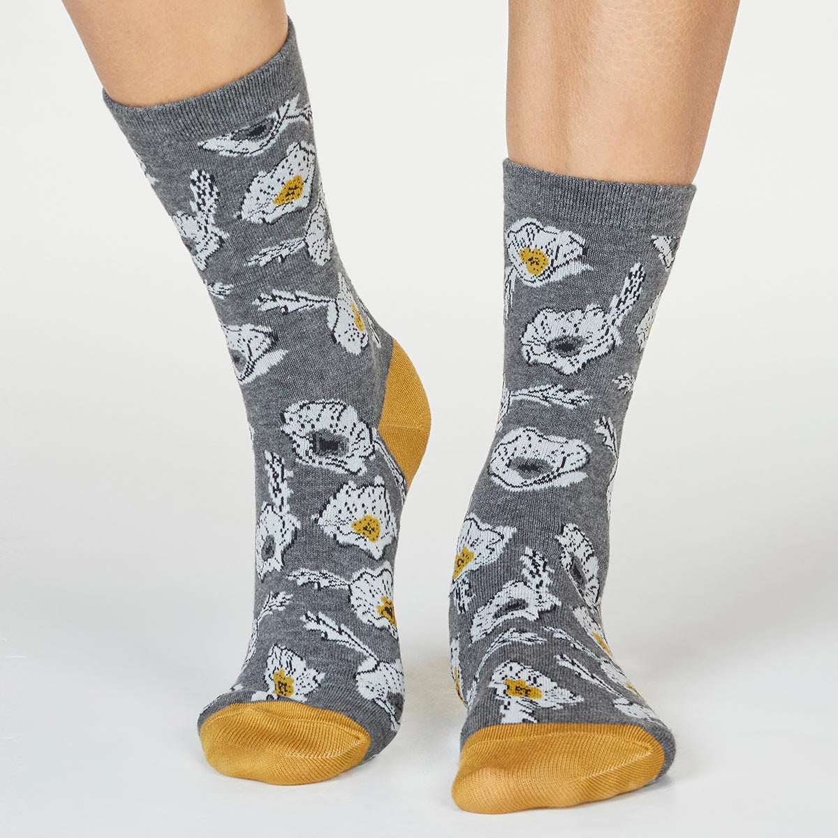 Bamboo grey socks with flower pattern