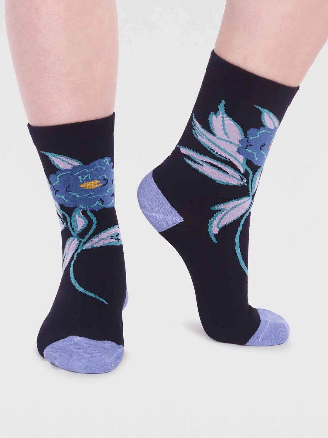 Rose pattern black socks